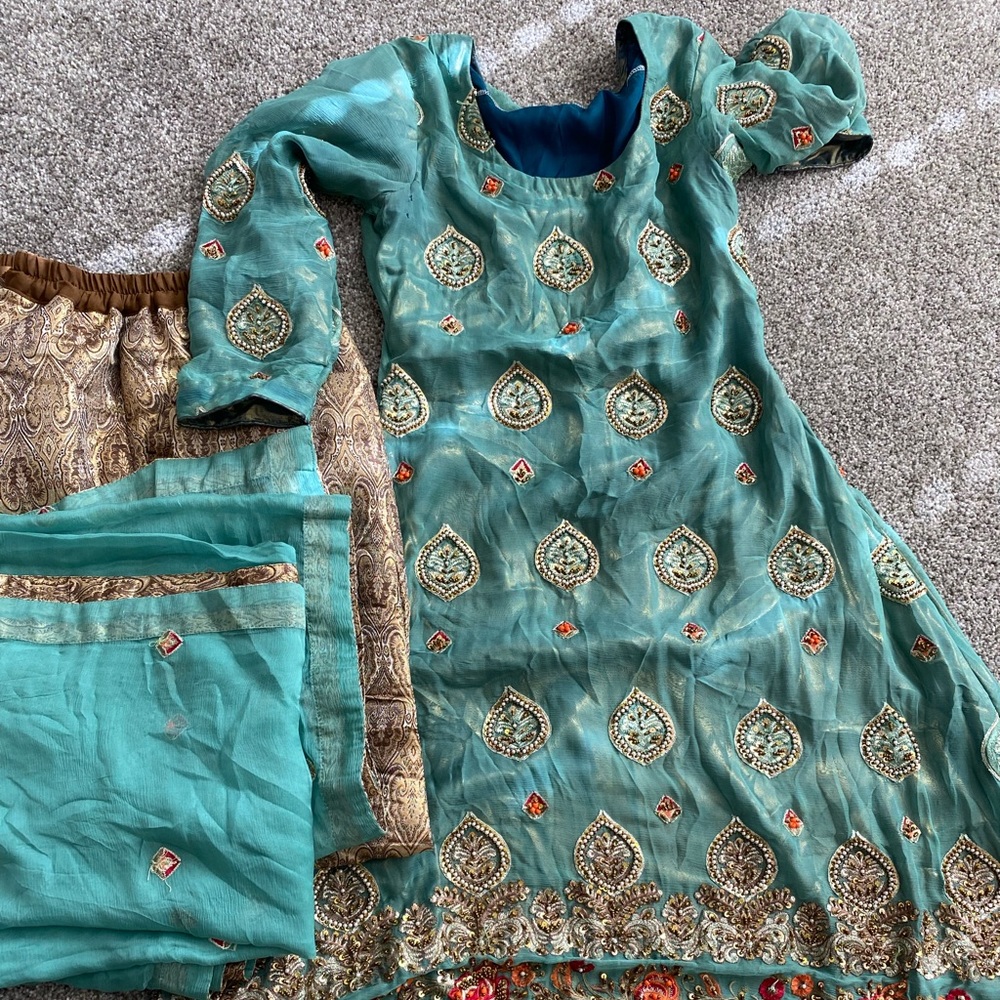 Pakistani 3 piece suit